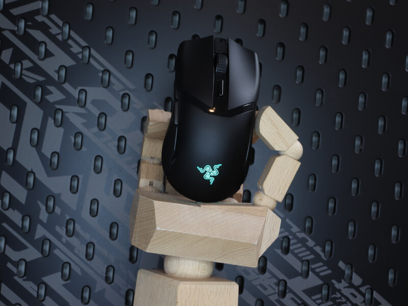 Razer Cobra HyperSpeed TRI-MODE CHROMA LIGHTWEIGHT MULTI-DEVICE Focus X 26K Optical Sensor AI PROMPT MASTER